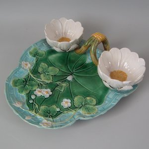 George Jones Majolica Pond Lily Strawberry Server
