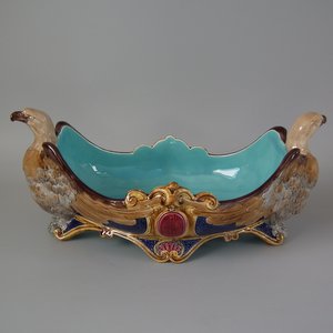 Sarregumines Majolica Eagle Bowl