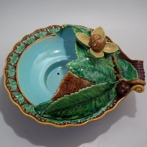 Minton Majolica Chestnut Server