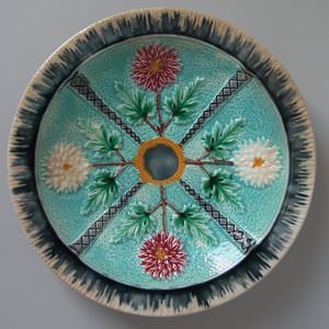 Small Wegdwood Majolica Chrysanthemum Plate