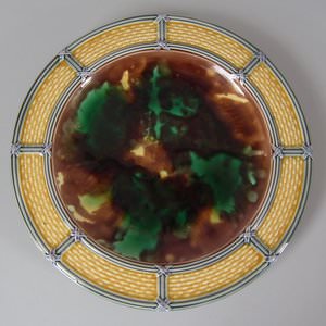 Wedgwood Majolica Mottled Center Plate