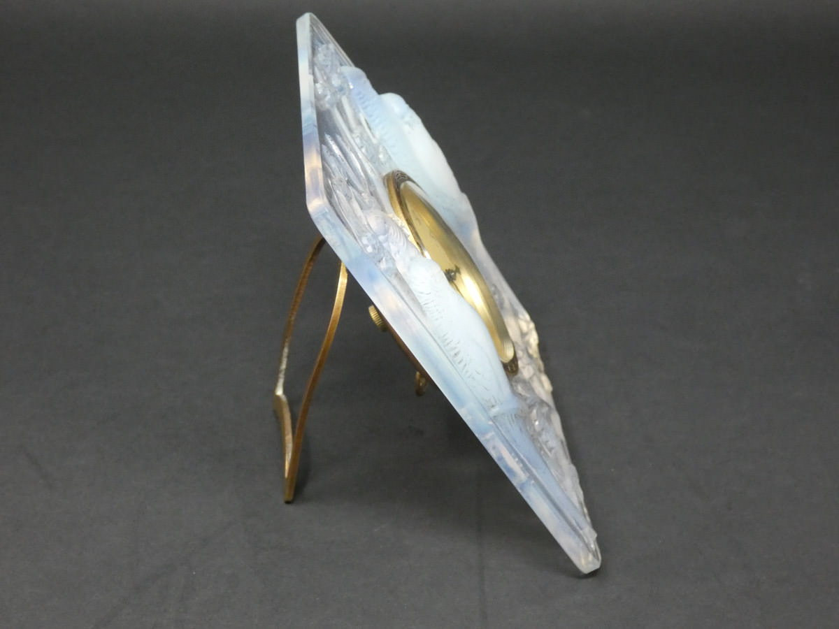Rene Lalique Opalescent Glass 'Inseparables' Clock - ID#22488 Image 2