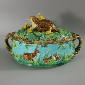 George Jones Majolica Partridge and Chicks Game Pie Dish