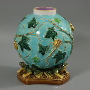 George Jones Majolica Frogs Vase