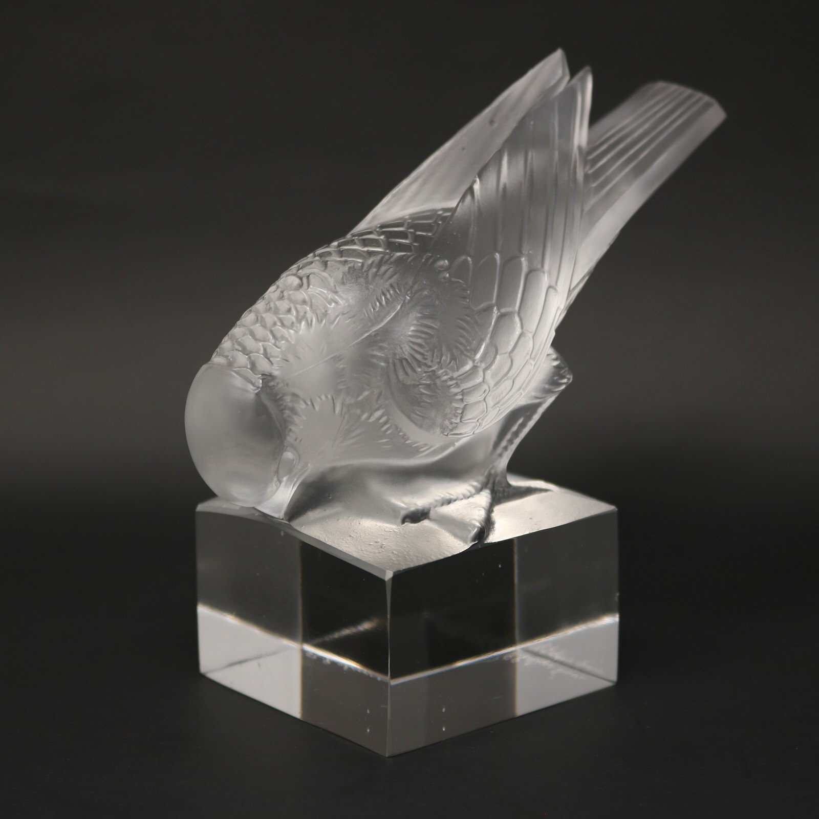 Rene Lalique Moineau Sur Socle Ailes Fermees' Paperweight - ID#22917 Image 1