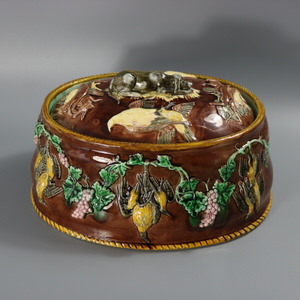 Rare Majolica Gun Dog Game Pie Dish