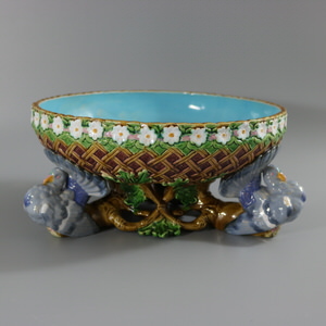 Minton Majolica Pigeon Centrepiece Bowl
