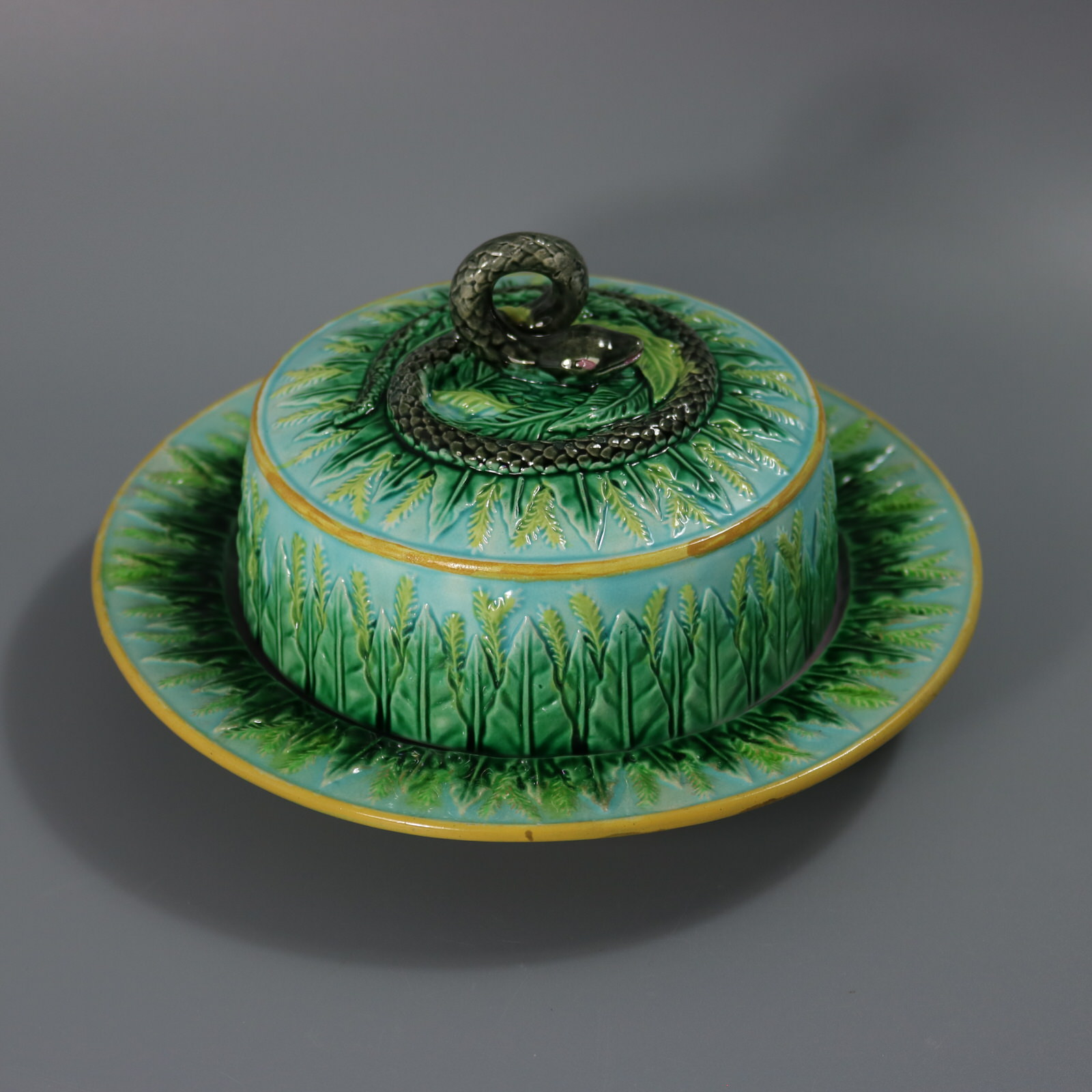 Rare George Jones Majolica Muffin Dish with Snake Handle - ID#23288 Image 1