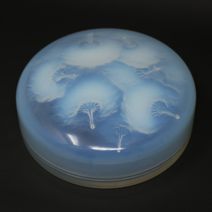 Rene Lalique Opalescent Glass 'Houppes' Box 