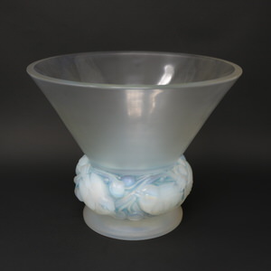 Rene Lalique Opalescent Glass 'Pinsons' Vase