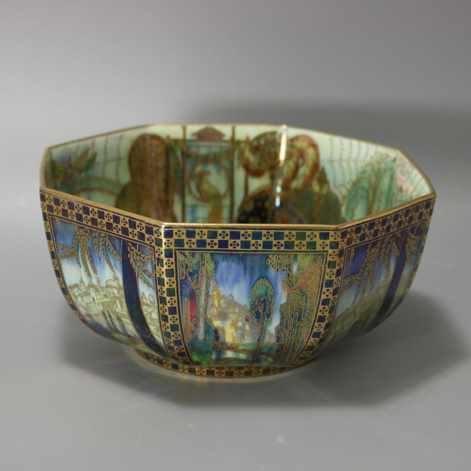 Wedgwood Fairyland Lustre Octagonal Dana Bowl - ID#23101 Image 1