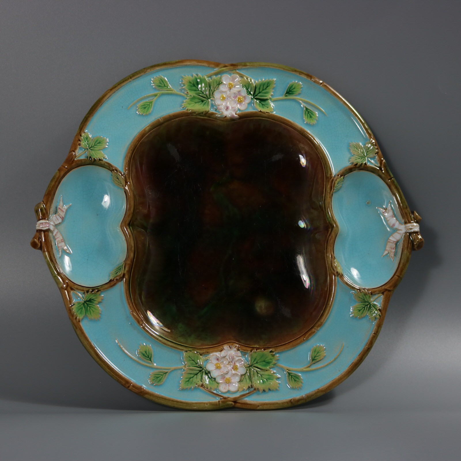 George Jones Majolica Strawberry Serving Dish - ID#23323 Image 1