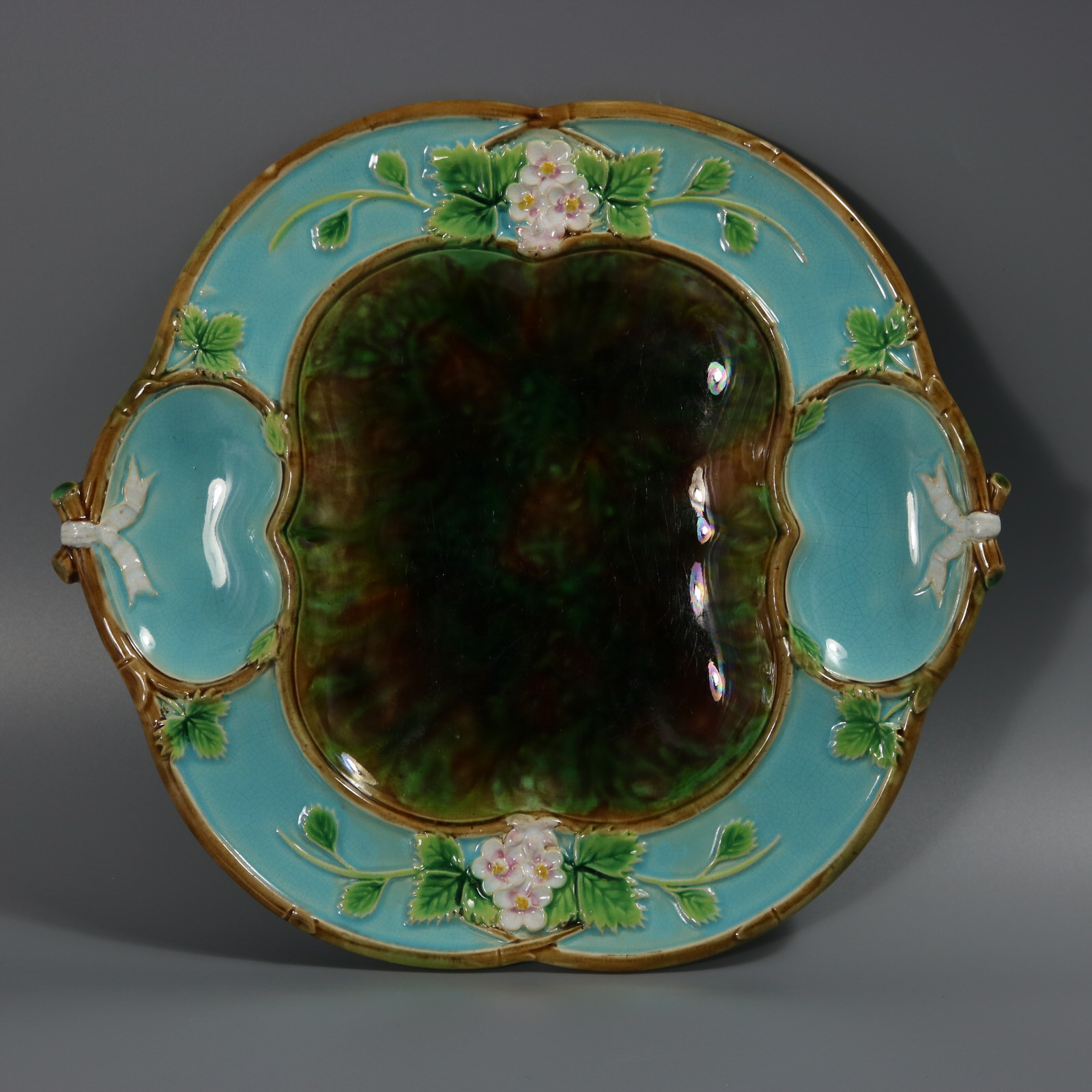 George Jones Majolica Strawberry Serving Dish - ID#23324 Image 1
