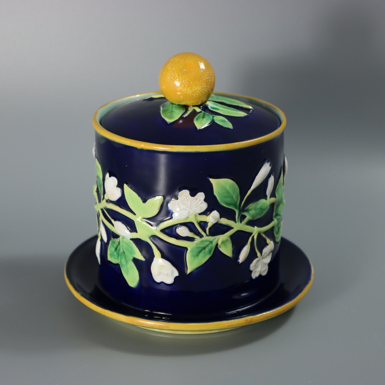 Rare George Jones Majolica Marmalade Pot - ID#23357 Image 2