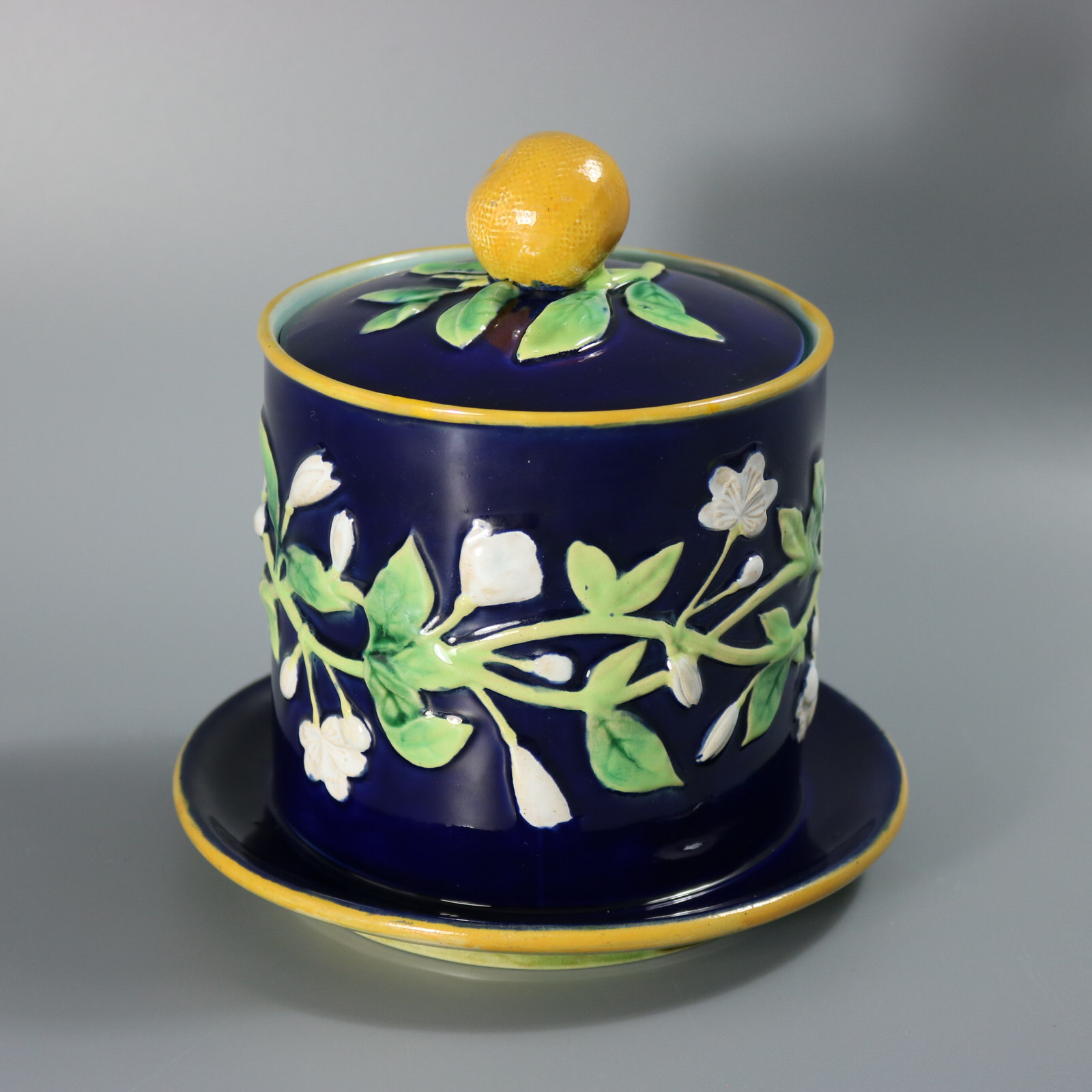 Rare George Jones Majolica Marmalade Pot - ID#23357 Image 3
