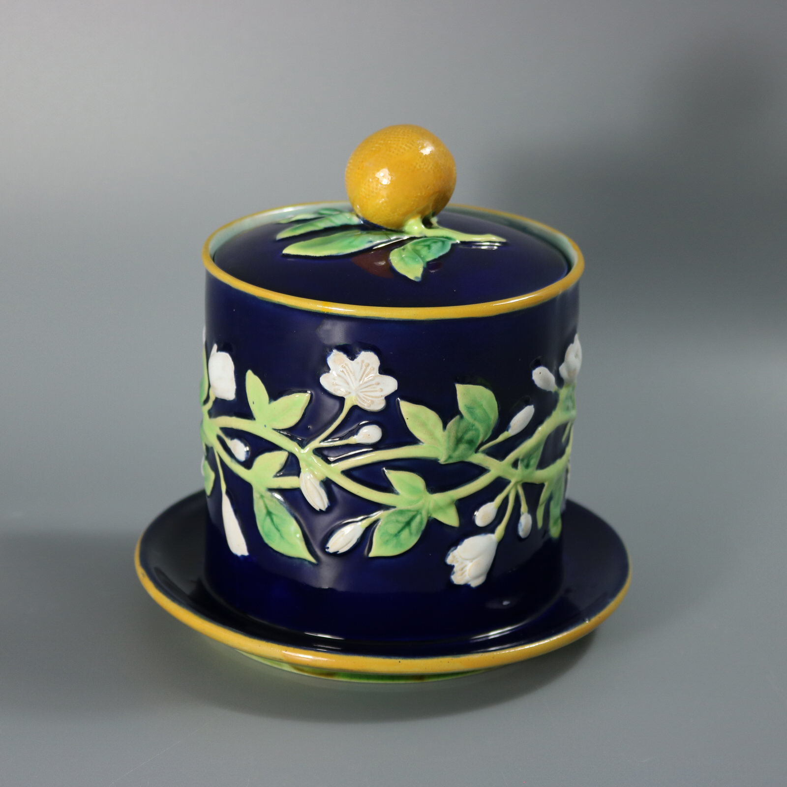 Rare George Jones Majolica Marmalade Pot - ID#23357 Image 1