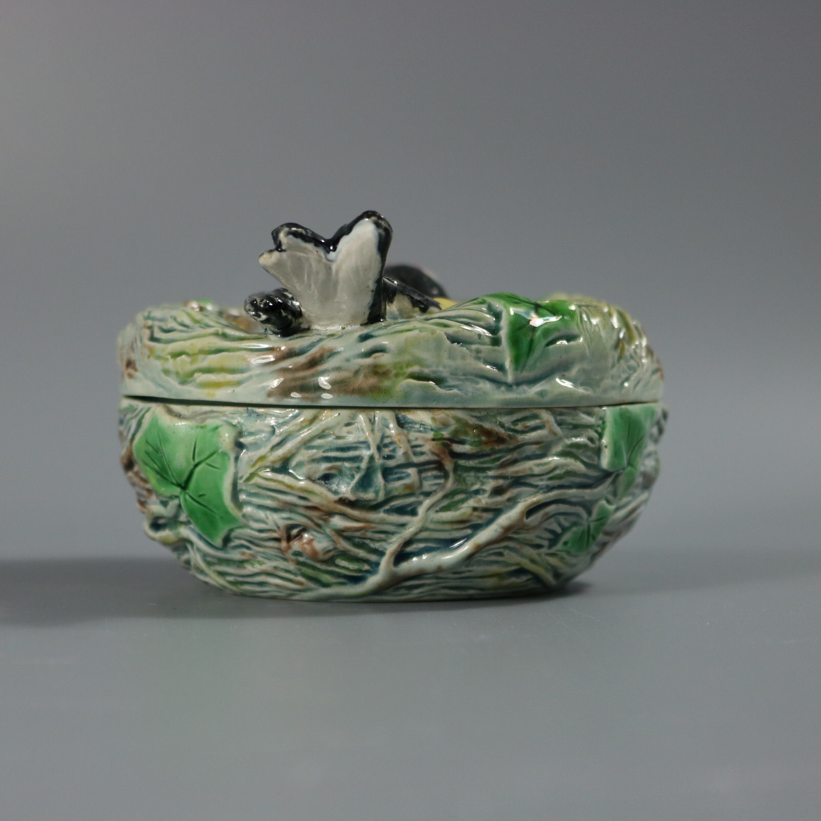Minton Majolica Goldfinch on Nest Pot and Cover - ID#23372 Image 4
