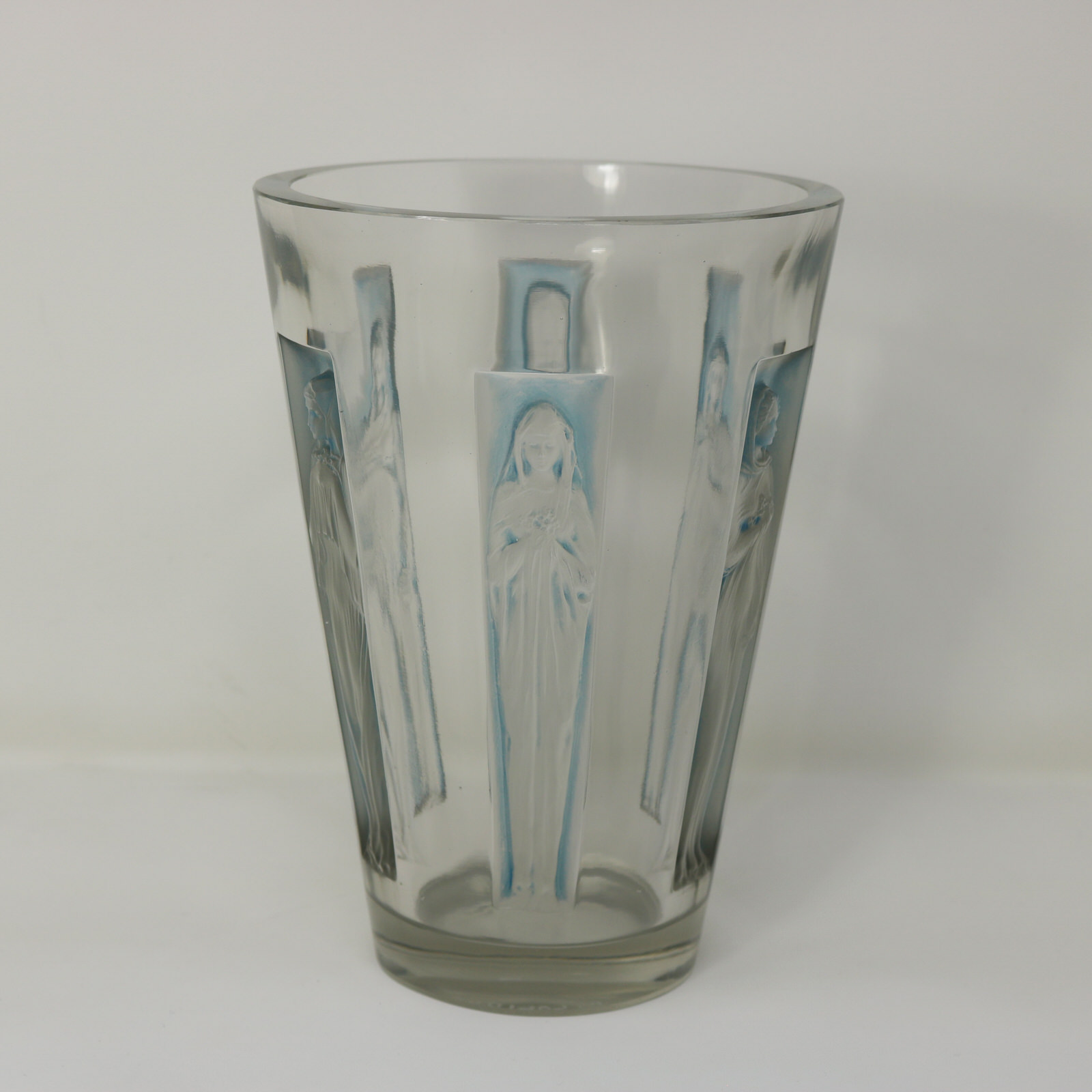 Rene Lalique Glass Six Figurines Goblet Vase - ID#23382 Image 1