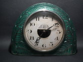 René Lalique clear frosted with green staining Glass 'Feuilles' Clock