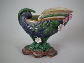 JM Majolica lizard on shell vase