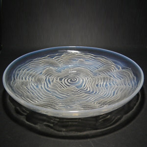 René Lalique Opalescent Glass 'Dauphins' bowl