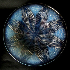 René Lalique Opalescent Glass 'Oeillets' Coupe