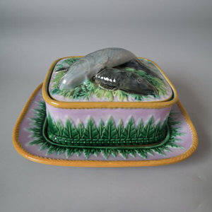 George Jones Majolica sardine dish, cover & tray (Pink)