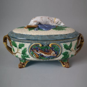 Minton Majolica Game Pie Dish with Gun dog (LARGE)