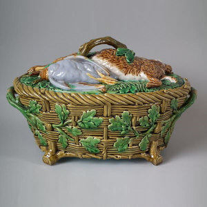 Minton Majolica hare & mallard game pie dish (LARGE)