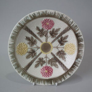 Small Wedgwood Majolica Argenta Chrysanthemum plate