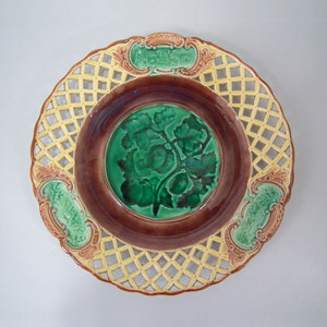 Wedgwood Majolica pictorial lattice rimmed plate