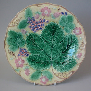 Wedgwood Majolica grape&strawberry plate