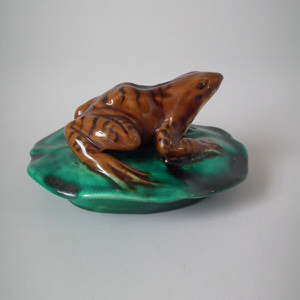 Majolica frog seated on a lily pad