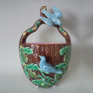 Majolica bird & oak leaves wall pocket