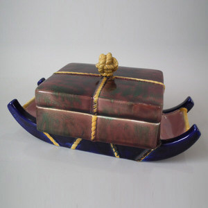 Copeland Majolica gift-on-sleigh sardine box