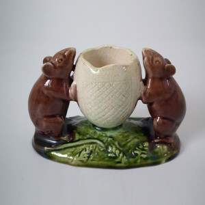Watcombe Majolica mice & egg posy holder