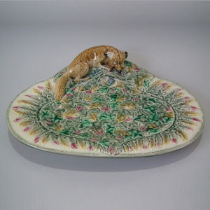 Majolica Fox Hunting Rabbit dish