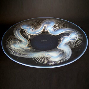 René Lalique Bowl with Opalescent Glass 'Calypso' Design