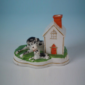 Staffordshire spaniel, pup & kennel figure