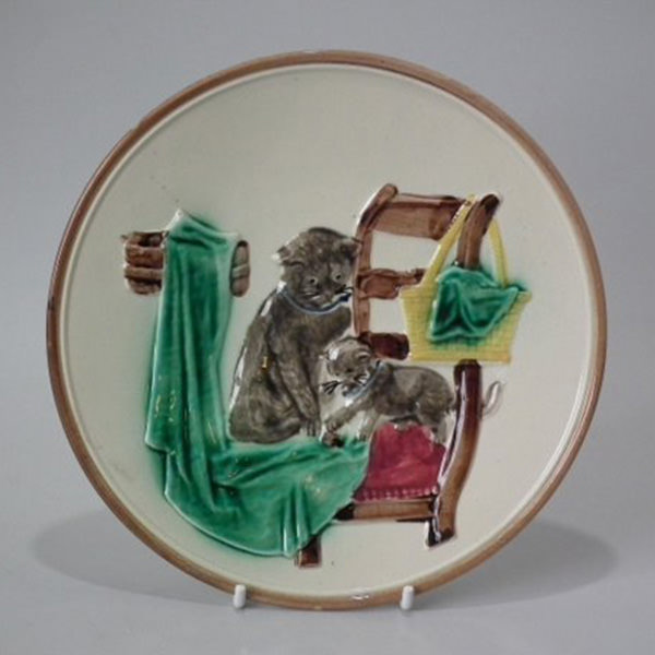 Majolica Cat & Kitten Plate - ID#21033 Image 1