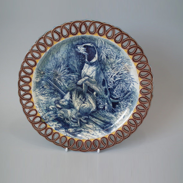 Wedgwood Majolica hunt-scene plate - ID#19652 Image 1