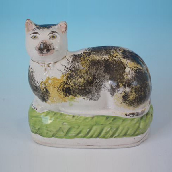 Staffordshire pottery cat figure - ID#20152 Image 1