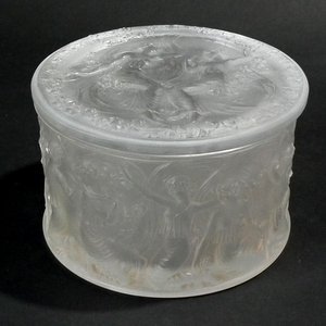 Rene Lalique Clear & frosted  Glass 'Figurines Et Voiles' Box 